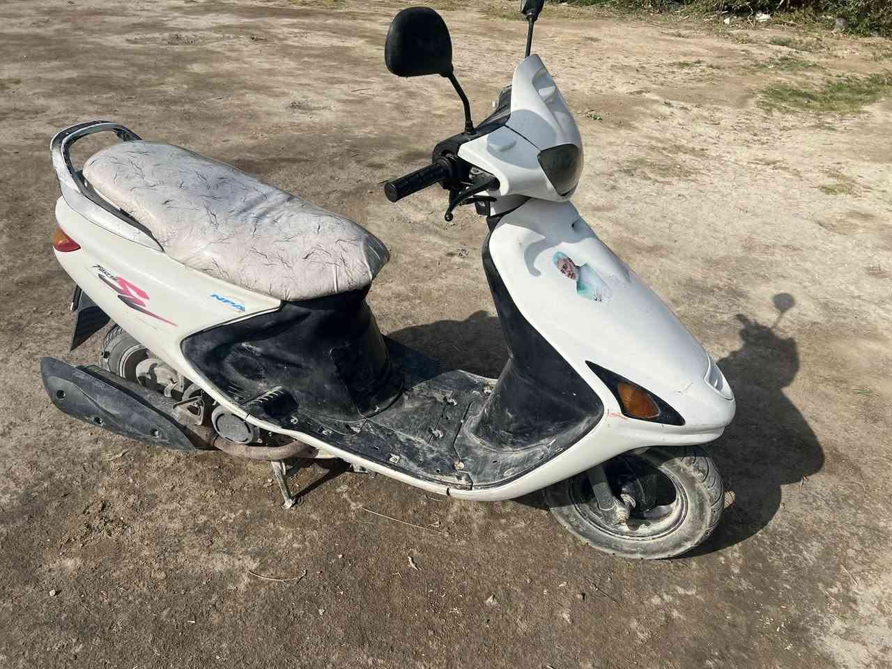 فراشه للبيع السعر 250 بيها مجال حك الجيه  دراجه نضيفه وكلشي بيها شغال مستعجل ع بيعتها***********
