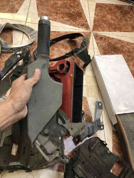 السلام عليكم 
غراض بيتل تفصيخ 
ظفيرة جديدة ونظيفة كاملة 
سايد بريك
قواعد لايتات امامي 
درايم شفت داخلي 
حصان 
شمسيات
***********
