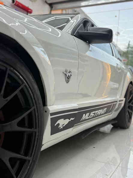 سلام عليكم شباب الحلوين عيني
موستنك 🐎 

موديل 2009 

لون ابيض 

سيارة حادثها بدنه وعلى حطتها  خفيفه كلش  سياره ابيع حزام علمود لا دكلي شبيها ومابيها 

سياره نصبه حلوه تخبل شلعه معدل طياره 

مبرمجه كت كامل مكمل  من مرواح من بانزين صرف كلشي 

ادامه كامله مكمله يم سرمد الامريكي. 

لدات ماركه ماخذهن 250 الف 

اناره بيها خارجيه وداخليه  

سنويه بااسمي تحويل ثاني يوم 

وياله مال هليكات بيها تخم كامل 

سستم صوت كامل بيها يعني سياره كلش كلش معتني بيها الله شاهد 

تبريد شغال كله شاشه ايباد بيها ماخذها 250 دولار 

سعر شباب مال بيع ومحتاج والحمدلله على كلشي65ورقه بس تونس ياعراقي  

 

مكاني  بغداد ***********

نقص فقط بل سياره صدرها تعبان عيوني

وشويه بيها عته خفيفه اثناء دوسه للاخير وبس باقي كله تمام عيوني
