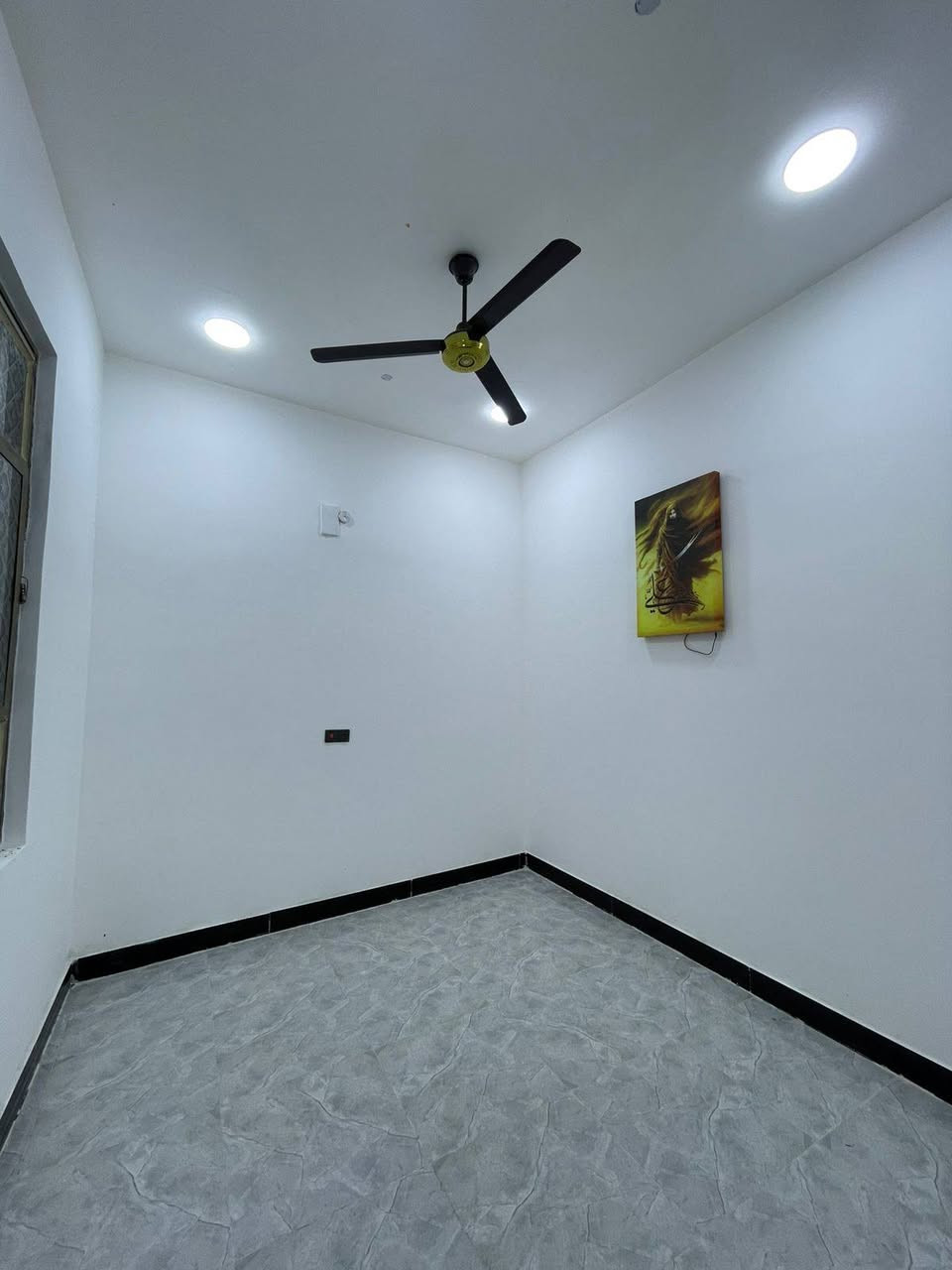 واسعد الله اوقاتكم بكل خير احبتي
***********
يتوفر دار سكن للبيع 

المساحه لكليه 100 متر مربع  ركن علاه شارعين كل شارع 10 متر 

نوع العقار طابو زراعي عراقي 

سند ٢٥ ول مالك عراقي تتكاتب ويا ابوالطابو مباشرتا

يتكون من غرف نوم عدد 2
استقبال 
صاله
مطبخ 
 مجمع صحيات داخليه وخارجيه 

البيت كامل من جميع الملحقاته 

بناء جديد 2025

فارق جاهزة للسكن تستلم بيتك عند المكتبة مباشر 

العنوان البصرة قضاء ابي الخصيب 

ابو كوصره غرب مدرسه الفتكار 

تبعد مسافة عن شارع ابو كوصره 100 متر 

منطقة روعه جميع الخدمات ماي كهرباء شارع 10 متر 

السعر  65وبي مجال

للاستفسار لاتصال ***********
