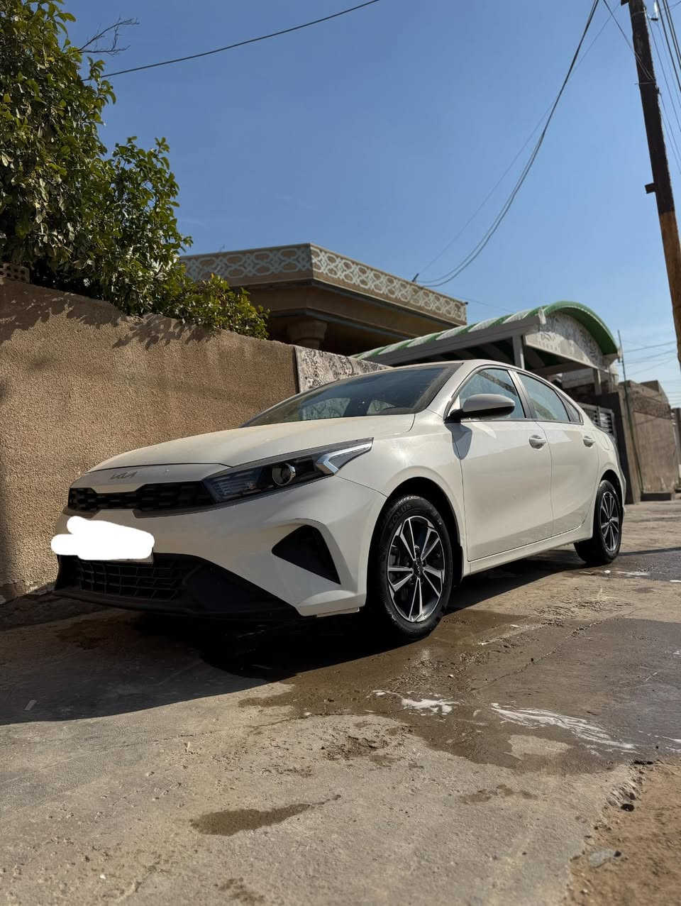 السلام عليكم ورحمة الله وبركاته للبيع
سيراتو 24محرك 2000 نص فول 
 
داخل لونين رقم بغداد باسمي السعر 172وبيهه مجال 
الشراي يتصل ***********
