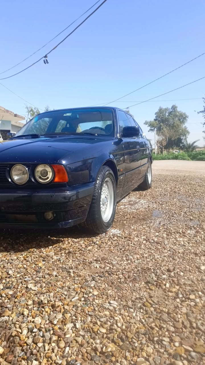 bmw 525
موديل 1994 نظيفة كاملة مكملة 
السعر 58 بي مجال حگ الجية 
استفسار خاص موجود 
وهذا رقمي ***********
