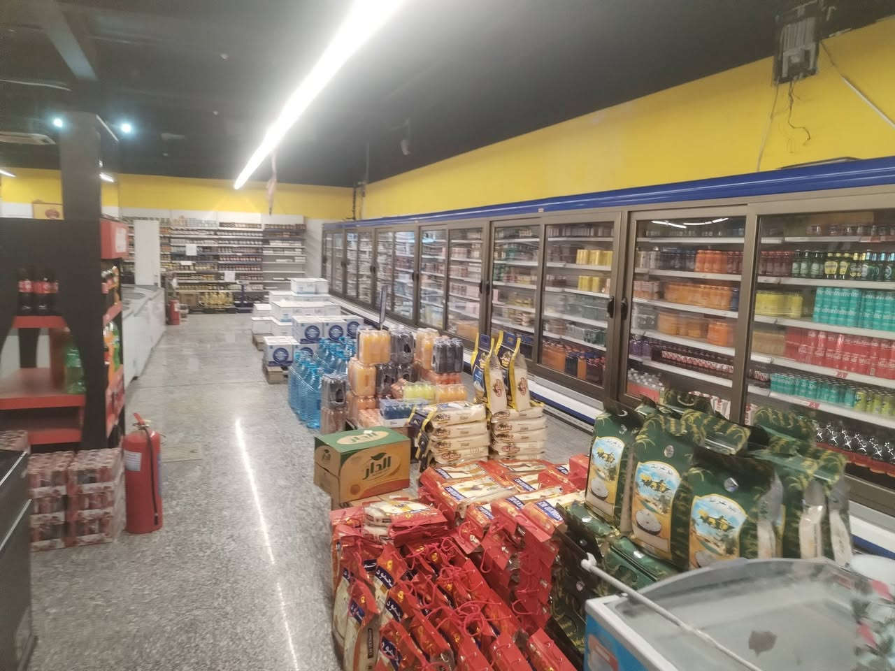 براد حجم كبير للبيع
الطول ١٥ متر ارتفاع مترين عمق ٩٠cm كمبريسر خارجي نوع ألماني Bitzer حجم ١٣ طن
البراد نضيف جدا بلادي على وضع الشركه
وسعره مناسب
المكان محافظة الديوانية 
للاستفسار الاتصال على الارقام
***********
***********
غير متواجد على الماسنجر
