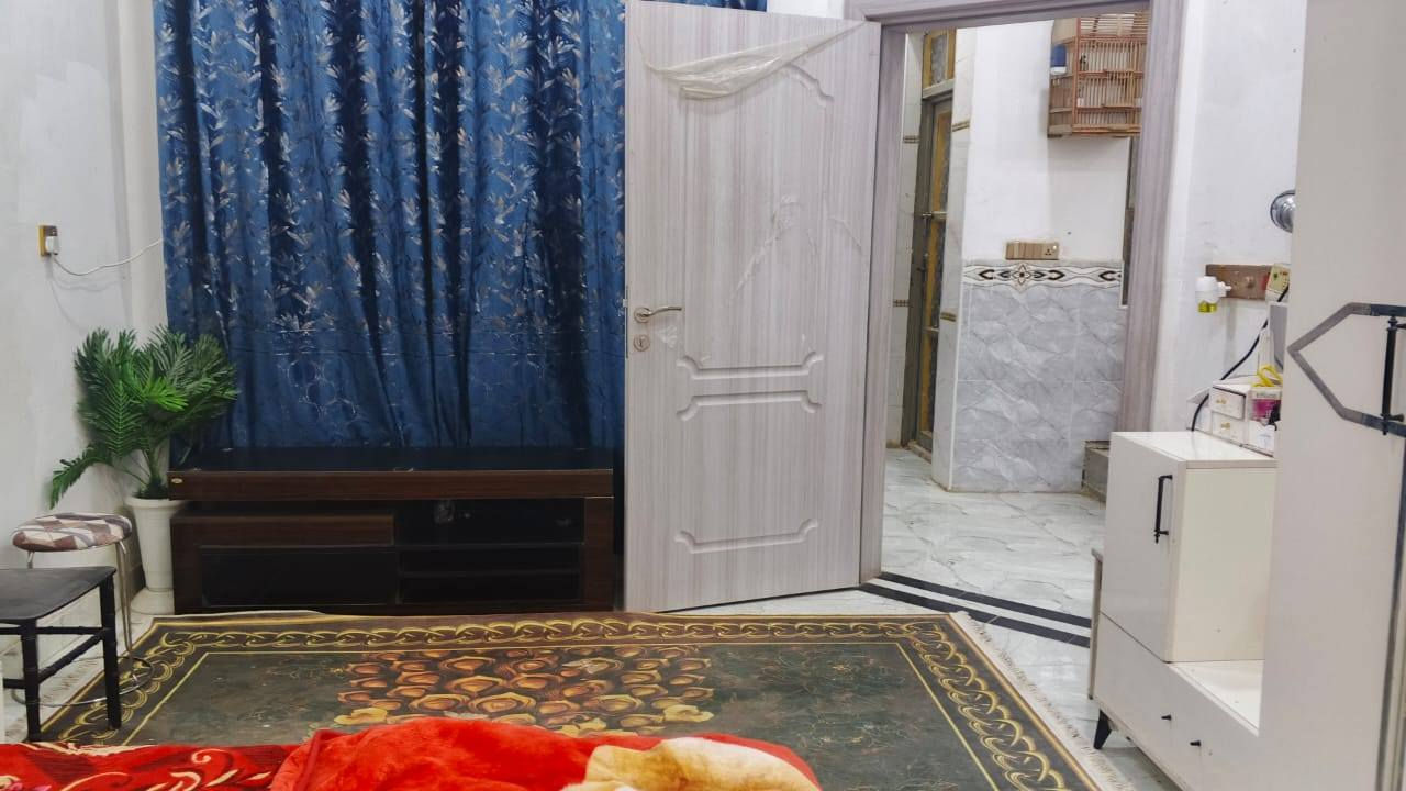 للبيع بيت في الديوانية تقيه ثالثه شارع الكرينات قريب شارع العام ماي كهرباء مولد مدارس هليه وحكوميه عرض شارع ١١ متر غرفه وصاله ومطبخ  وستقبال صحيات داخليه وخارجيه طابو زراعي سند ٢٥ البيت مربع  ١٠٠ متر مطبخ سراميك الارضيه برسلاين صطح شتايكر  كهرباء خطين السعر ٦٥ وبي مجال قليل شراي نتصل بل رقم *********** البناء ٢٠٢٥ بناء طابوك مسلح الاساس والسكف مسلح  بيت مال جنايه عالي عن شارع
