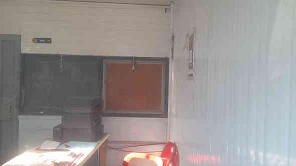 سلام عليكم 
كرفان مساحة ٣X٣ نضيف قبل سنه فصلته 
بي وجهين ابواب حديد وشبابيك ٣ جهات حديد 
موقع الكرفان بالتاجيات 
*********** واتساب
