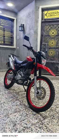 سلام عليكم شباب تم تنزيل السعر لئن مستعجل عله بيعتها السعر مليونين دراجه قفاز نوع TTX لونسر المكينه 150 ssحقيقي الدراجه موديل 2022 طالعه بل 2025 بشهر 5 رقم وسنويه الدراجه جديده لوك ماشيه 4000 يعني زيرو لا مشتغله دليفري ولا شي سعرها هسه يم الوكيل لو 2500 لو 3000 إني عارضها مليونين  سعرها بلاش بيع او مراوس مكاني بابل الحله 
رقم الهاتف ***********
