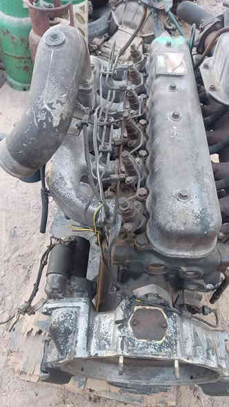 مكينه نيسان 6 سلندر دهن مكان بصره ***********
