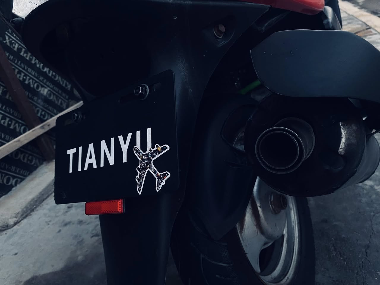 يا الله السلام عليكم
درجه ماكس قجمه 
      لبيع او مروس حسب قناعه 
دراجه خير من الله نضيفه شوفت عينك 
صلنصه FM رياضيه 
تاير جديد 
دبلات جديد 
دهن جديد 
نقص برغي ما بيه 
ريده400 بيه مجال مكانه بغداد زعفرانيه 
نكره سلف 
***********
