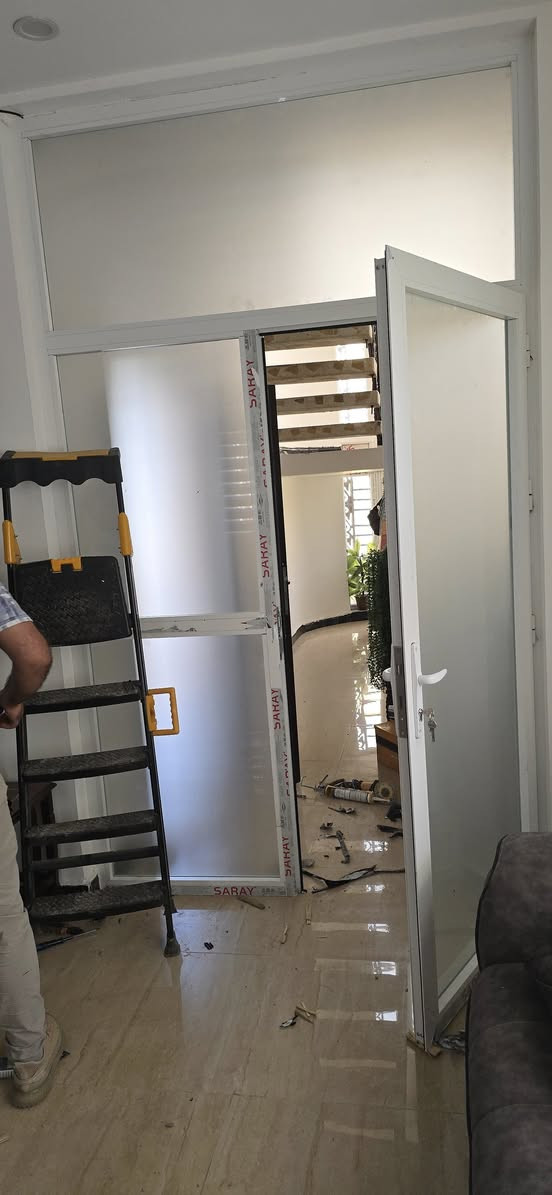 العنوان شارع ساحه الاحتفالات *********** واتساب..
