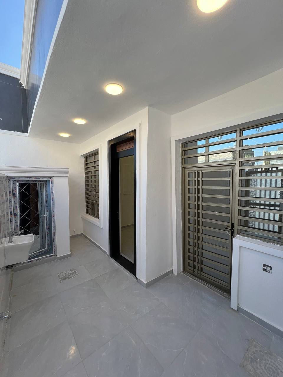 🏠#دار_للبيع   100متر واجهيه 6متر نزال 16.76متر
بناء طابق ونص  حديث 

يحتوي البيت. ع[2غرف نوم -استقبال -صحيات  صالة- ومطبخ] البيت شغل درجة اولى 

مع الخدمات[ماي-كهرباء-تبليط]

🔴ملاحضه البيت جاهز للسكن 🔑

⬅️نوع العقار  طابو زراعي سند 25 اقرار محكمه 

⬅️العنوان #بغداد_الدوره_البوعيثه   

       مجمع العيثاوي 

🔴للاستفسار  خاص او الاتصال ع  الرقم ***********
