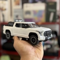 تويوتا توندرا • مجسم معدني • أبواب وكابوت يفتح