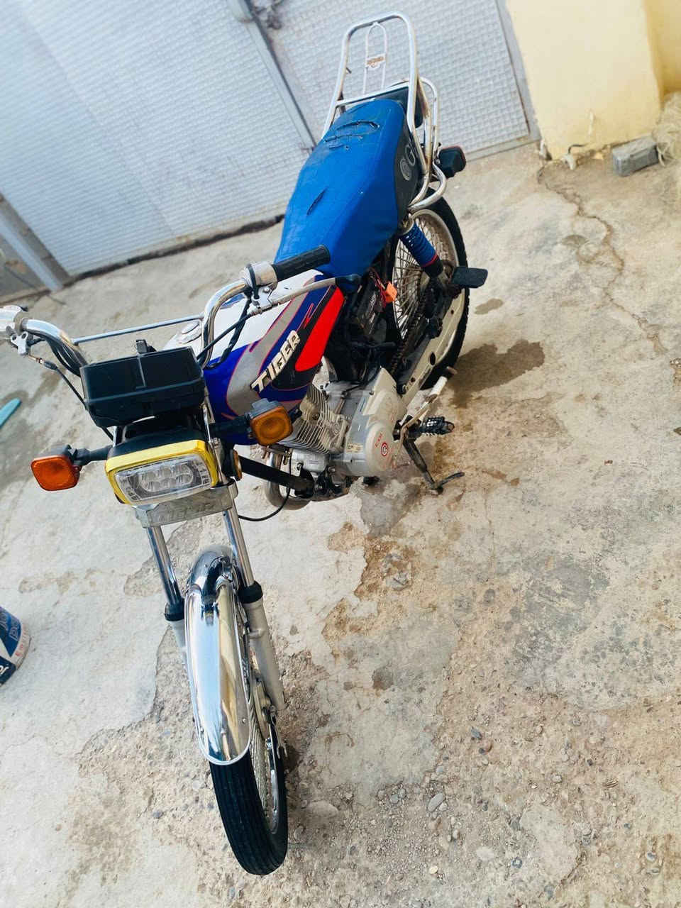 سلام عليكم دراجات للبيع تايكر موديل 20 لا تبخير ولا تنقيص نشاط فول سعر 380بيه مجال مكان بلدروز أما عسكر ***********
