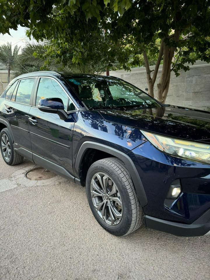 السلام عليكم 
توجد تيوتا راف فور هايبرد 2022 فول مواصفات XLE للبيع فقط 
ماشية 60 الف ميل 
حادث فقط بنيد . كما موضح بالصور الحادث 
نضيفة جدأ بدون نقص تحويل مباشر 
السعر 225 ورقة وبيها مجال 
مكاني بغداد حي الجامعة 
غير متواجد على الانترنيت فقط على الهاتف 

0770 290 3088
