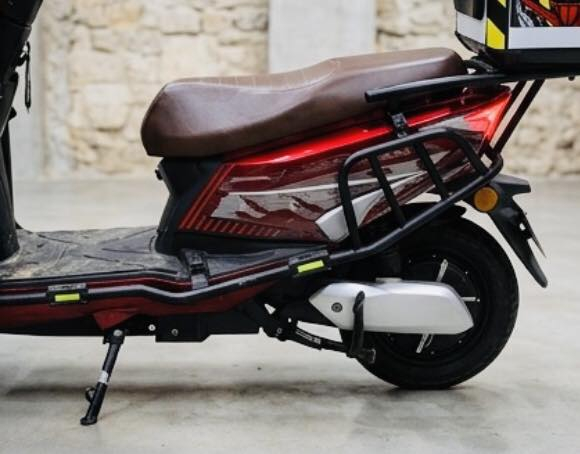 تايليج (TAILG) نظيفة و جاهزة للموسم - ضمان سنة كاملة
الوصف:
للبيع دراجة تايليج (TAILG) شحن، لون ملكي (أحمر ميتاليك). الدراجة نظافة عالية، جاهزة للاستخدام بدون أي مصاريف إضافية.
المواصفات:
• 6 بطاريات جديدة كلياً (شد شركة) لأطول عمر وأقوى أداء.
• ضمان حقيقي لمدة سنة كاملة (يشمل العقل، الباتري، والملف) مثل ما موضح بل وصل تكدر تقرأ .
• كراش بار حماية، كشافات LED قوية جداً، صندوق خلفي كبير.
• النظام: عقل ذكي متوافق تماماً مع الملف لعزم قوي واستهلاك مثالي للطاقة.
• الراحة: سدلة جلد مريحة، شاشة رقمية واضحة لعرض الشحن والسرعة.
المميزات:
1. اقتصادية: وداعاً للبنزين ومشاكله.
2. حالة الوكالة: استخدام حشيم ومهتم جداً بالدراجة.
3. تصميم عصري: إضافات وملصقات مميزة تجعلها فريدة في الشارع.
السعر خاص او الاتصال على الرقم ( ***********)
