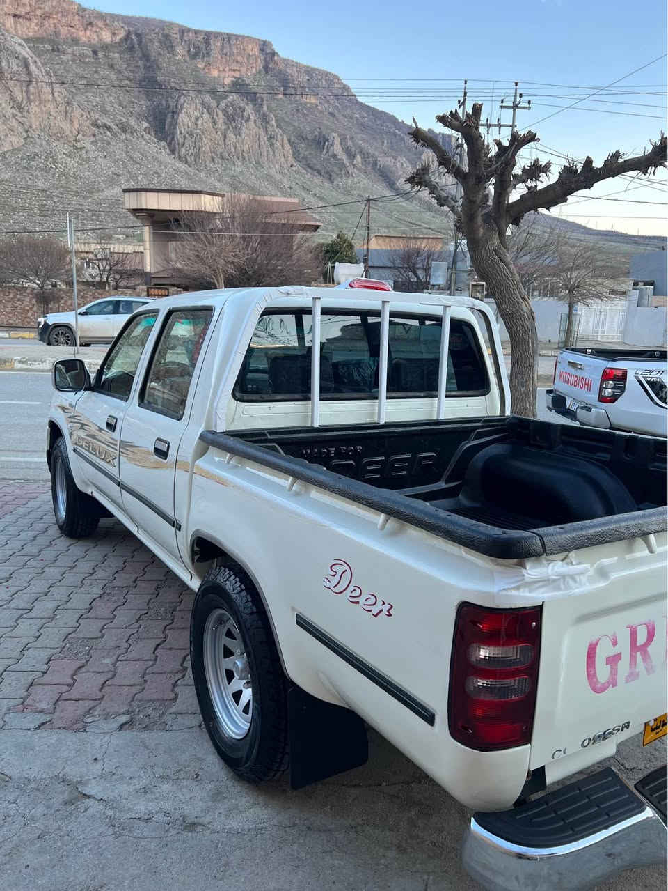 پیکەب دێر مۆدێل 2007 
مەنەفێست ئەسڵێ 

173 هەزار حەقیقی ڕۆشتوە 
مەکینەی نەکراوەتەوە 
گێر ئەکسل بەشەرت 
چوار تایە نوێ 
کارەبایات بەشەرت 
دەعامی بۆ دەعامی بەشەرت 
بێ بۆیاغ 

***********
*********** سوران, أربيل
