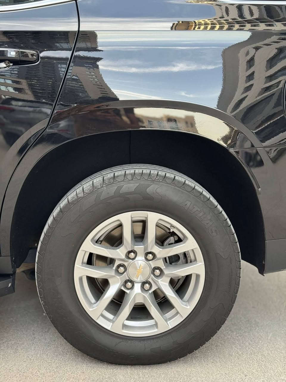 السلام عليكم  تاهو ls 2023
فقط بيع بدون مراوس فقط بيع 
بجم. برايمر العربض المرغوب 
  السعر  بلاش 365 وبيها مجال بسيط
خليجي 
رقم بغداد باسمي 
هزه +سنويه جديد ورقم انكليزي

السيارة بيها مكانات صبغ ابيع صبغ حزام بدون دواخل

 كير محرك كفالة برغي ممفتوح بيها

ماشيه 39 الف 

المواصفات
. علامه سوده ضوء القمر 
• رادار 
• ثلاجة
• رادار جانبي امامي وخلفي
• نقطة عمياء
• تحديد مسار
• تنبيه خطوط الشارع عند الانحراف
• كشنات كهرباء
• لايت زينون بلادي
• تشغيل عن بعد
• 4 بصمات + بصمة تشغيل
• فتح ذاتي عن الاقتراب من السيارة

مكاني بغداد  حي الجهاد 

‏‭***********
