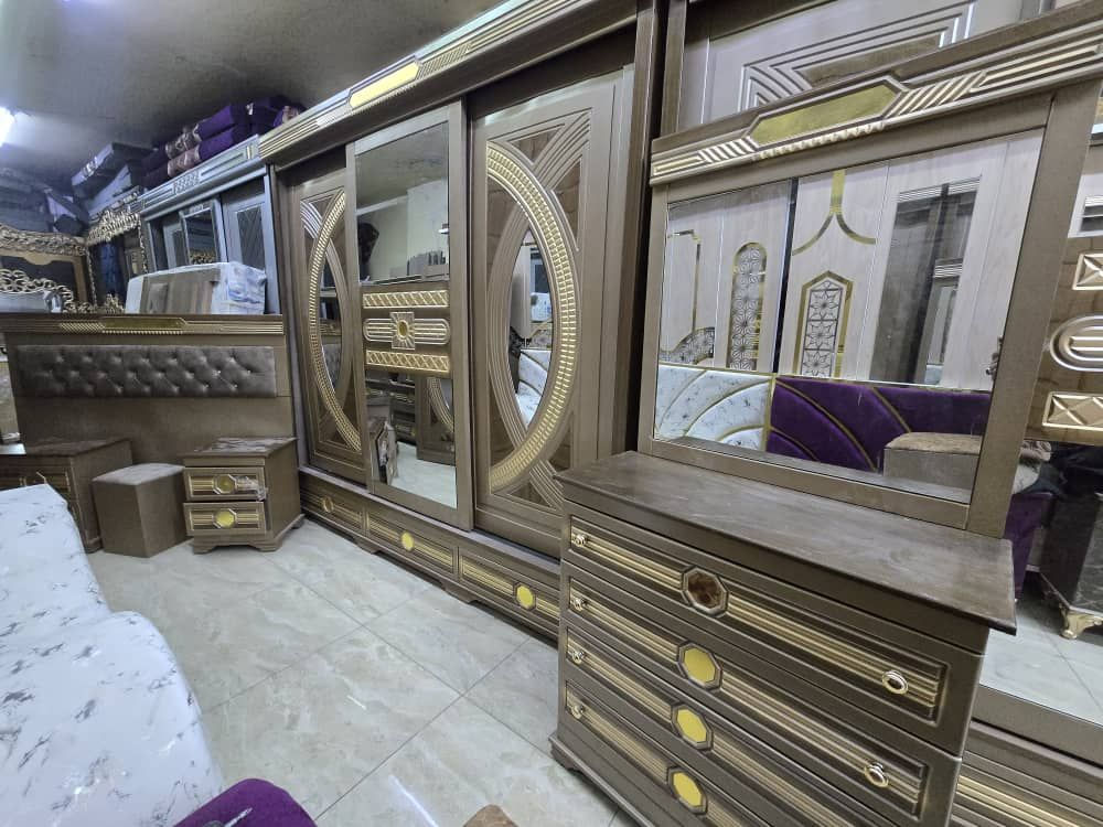 ⬇️غرفة نوم كاملة مع فرشة هدددية🎁🎁للتواصل واتس #اتصال0996910640
🔥#فقط 
👈👈#وجيبا أأأذااا فيك_تجيبا👌👌
👈بس بدك تقلدنا #قلدنا صح
❤️الغرفة مؤلفة من 
✅ خزانة  صف دروج خشب كبس #عالشوح اجرين زان عرض240 غماقة خارجية60 سم_ وغماقة داخليه55سم
✅تخت مجوز#صندوق160×200
✅ كمدينة عدد2
✅ بيرو 4دروج +كرسي
🚚 يوجد توصيل لباب البيت


**إذا كنت صاحب هذا الإعلان وتريد حذفه لأي سبب، رجاءا أرسل رسالة إلى الدعم الفني**