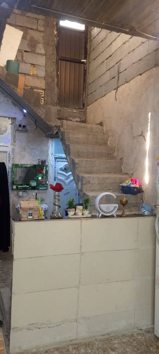 بيت 59متر سند 25 قرار محكمة كنطرة السلام شارع المدرسي كيلوين عن الامام قريب على طريق المشايه صب كونكريت عمر البناء صار سنتين  السعر 38 بيع مستعجل ***********
