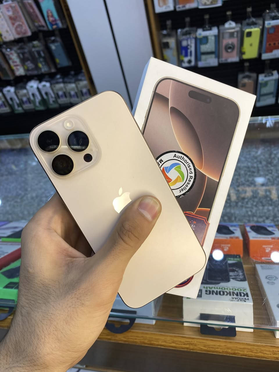 ايفون 16 برو ماكس للبيع فقط
ذاكره ٢٥٦ بطاريه 91 نضيف الجهاز 
مكاني بغداد الغزاليه شارع البداله 
السعر قفل من الاخير لا اتعبك ولا اتعبني ولا اتعاملني لان الاسعار هسه امعلكات 
سعره مليون و500 الف
1,500,000 الف 
***********
رجاءً فقط الشراي يتصل
