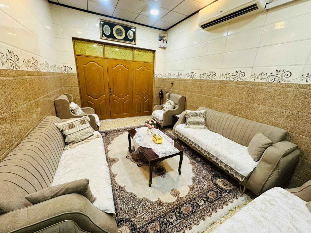 من يبحث عن سكن مميز🌷
بيت للبيع المساحة 100 متر طابقين يحتوي الطابق الاول على غرفة وصالة واستقبال ومطبخ وصحيات داخلية خارجية والطابق الثاني يحتوي على غرفتين وصالة ومخزن البيت بناء جديد ونظيف جداً البناء طابوق الطابق الاول صب كونكريت والطابق الثاني عگادة طابو زراعي سند 25 قرار محكمه الموقع كوفة سهلة شارع معمل الدبس ثاني بيت عن الشارع الرئيسي منطقة تجارية وسكنية السعر 90 مليون وقابل للتفاوض للأستفسار واتساب *********** 

مكتب الموسوي للوسائط العقارية مستعدون لأستقبال عروضكم التجارية والزراعية والسكنية بيع وشراء رهان ايجار
