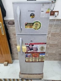 ثلاجه ٨قدم • جديده • قفل