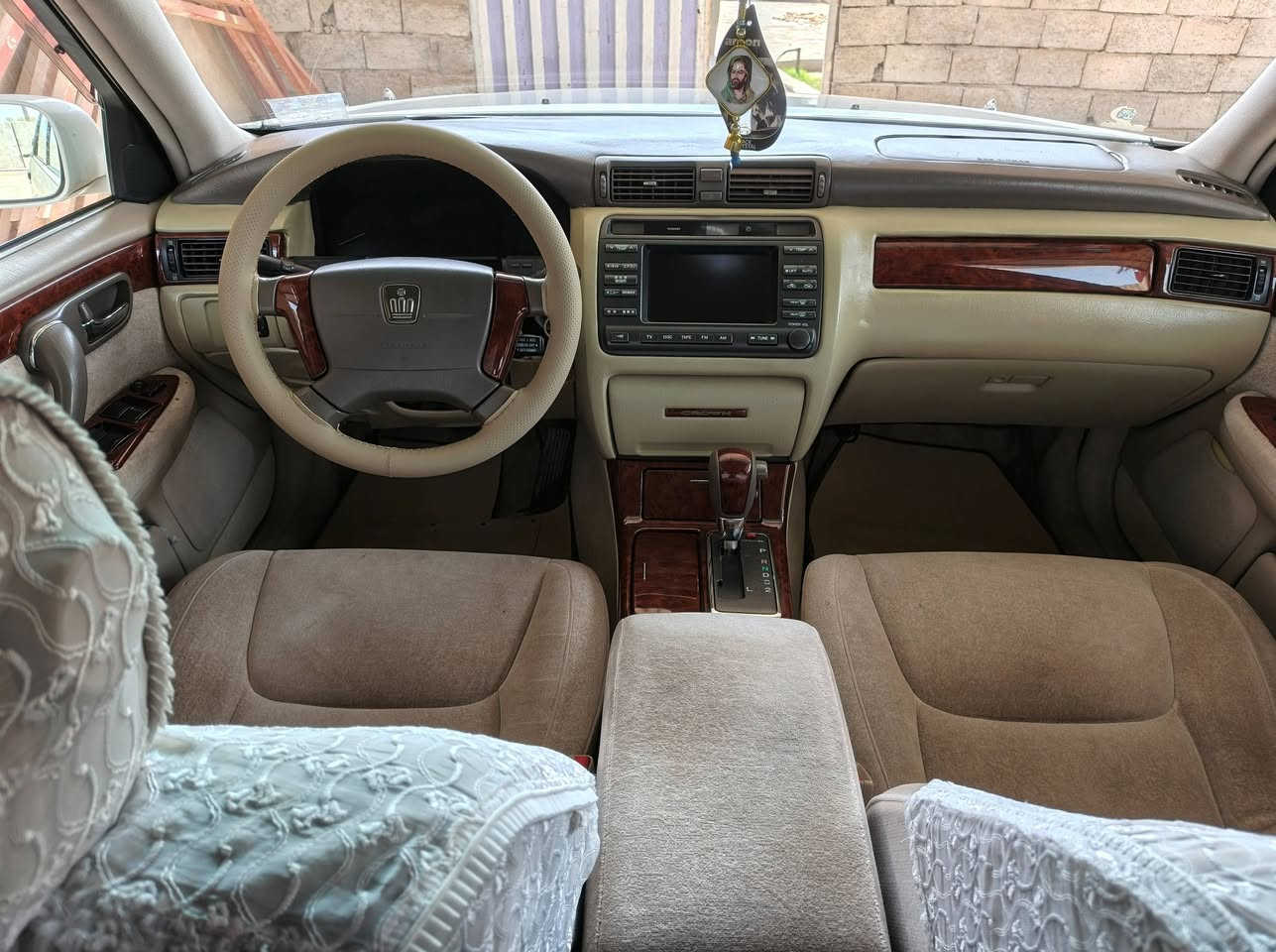 السلام عليكم ملكه للبيع مديل 2000 رقم بصره دولي كفاله عامه مداور مباشر مكينه D4 الكبير شاصي 75 تحكم ستيرن كشنات كهربائيه 4دكم سياره فتحه مري شفط تخم تاير جديد حداية جديدة تبريد قطعتين تبريد ثلج ثلاجه خلفيه برده خلفيه سياره جديده ومتعوب عليها مال جناي مابيهه نقص برغي مكان نجف للستفسار ***********
