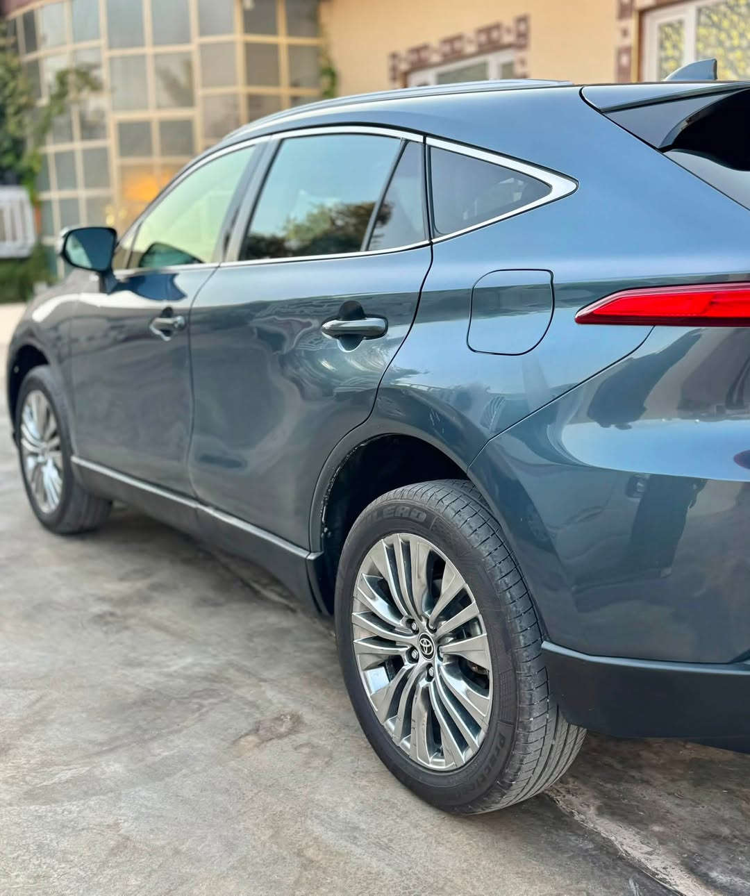 السلام عليكم
‏ TOYOTA VENZA💙
تويوتا - فينزا .. XLE
 محرك 2.500 هايبرد 
ماشية 74km
بصمة 
تحديد مسار 
كاميرا خلفية 
رادار امامي 
حساسات 
داخل اسود 
كشنات جلد 
كشن سائق كهرباء 
كشن سكن كهرباء 
 المقاعد تدفئة  تبريد 
⚠️ (الأضرار)
بنيد بارد محدد - باب السائق بارد محدد - باب خلف السائق صبغ .
بدون شواصي✅ 
 بدون دواخل ✅
صور الضرر داخل المنشور 
رقم الشاصي JTEAAAAH6NJ110415
السيارة جديدة طخم تايرات ما تصرف عليه دينار 
السعر  $ 205 وبي مجال 
ملاحظة نقد فقط وبدون مراوس 

للأستفسار أتصل *********** 
ناحية الزاب

