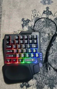 🎮 كيبورد ألعاب يدوي RGB – تحكم أقوى بالألعاب 🎮 إذا تحب الألعاب وتريد س...