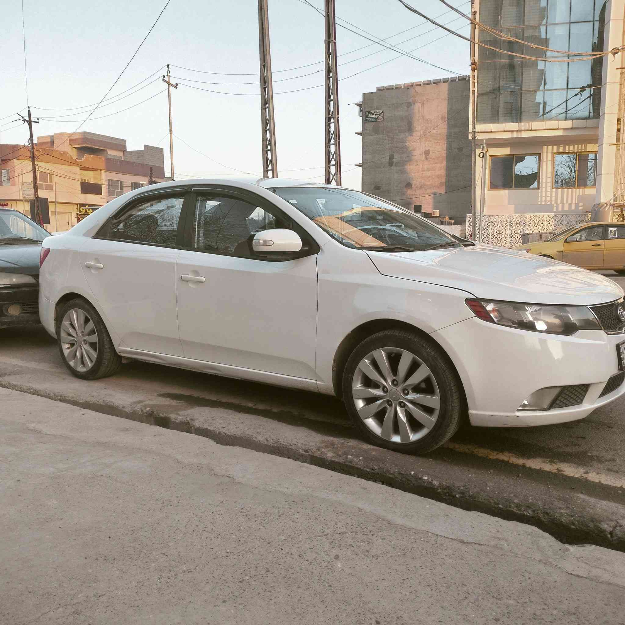 سيراتو 2010 گير ومحرك شرط ضررها  شبر بالبوند وجاملغ شبر وباب الخلفي بي قليل معجون وبيهه ملاحضات بارد كابون بانزين بيهه تحويل شرط وكاله سياره جازه سعر 90 العنوان موصل الجانب الايمن ***********
