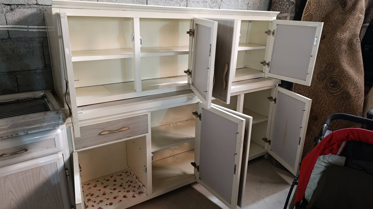 سلاوی خوداتان لێبێت ئەو  کەوەنتەرە بۆ فرۆشتن کە زۆر زۆر خاوێنو نوێیە  قەیاسی 2 مەترە هەر بەرێزێک خوازیارە پەیوەندی بکات یا خود نامە بـنێریت  
***********
0782839067 تێ بینی ناو نیشانم سۆران بەرزێوە
