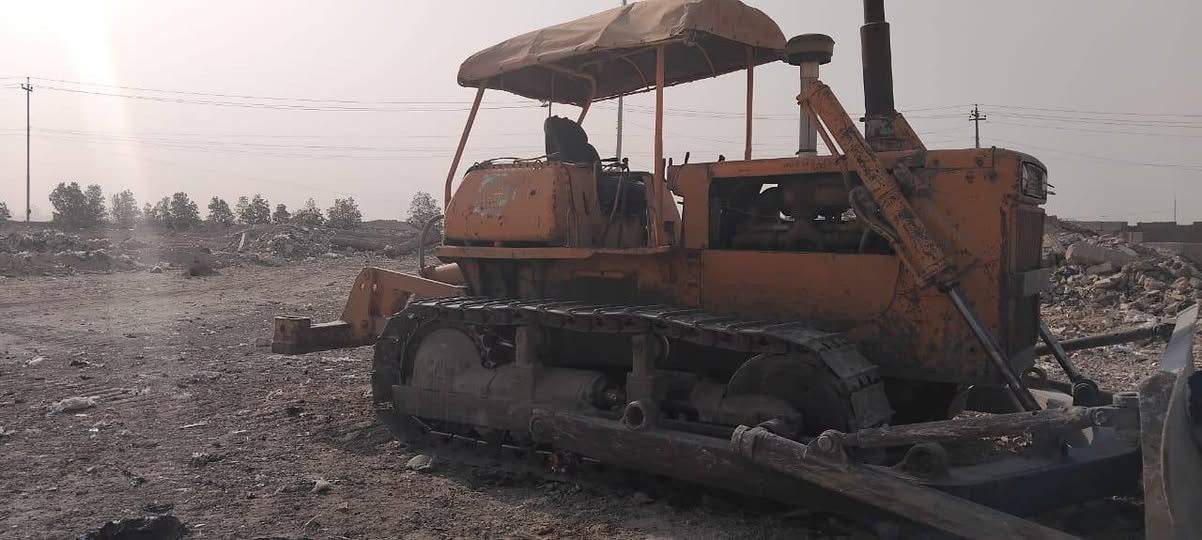 سلام عليكم البيع بلدوزر موديل ٨٢ رقم بغداد لماني كير محرك مكينه جاهزه لشقل ***********
