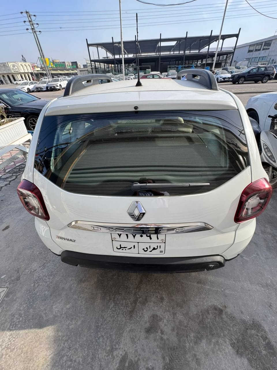 رينو داستر فرنسي  2021
ماشية 52,000 كيلو 
مكفوله محرك وكير 
كير أربع سرعات
محرك سعة 2000cc
اربعه سلندر 
استلام من الشركة
صيانتها وتبديلات زيت المحرك من الشركة
البطاريه  والاطارات جديدة
تدفئة تبريد 
قياس الاطارات  16
لون ابيض
كاميرا خلفية
حساسات خلفية
شاشه اندرويد
مكان السياره بغداد
للاستفسار 
***********
***********
