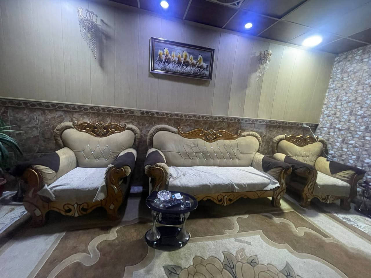 تحية طيبة
طخم مستعمل للبيع نظيف ويحتاج بعض التعديلات البسيطة

المكان الشعب الصحة قرب سيطرة الصحة سابقا

التواصل فقط على هذا الرقم

***********
اتصال واتساب

اني مكلف بالنشر شكرا لكم
