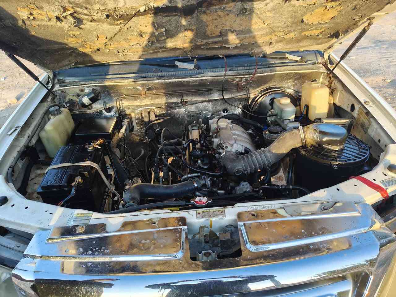 السلام عليكم بيكم كنوه وجه فلاونزه موديل 2013 سنويه لل28رقم نجف السياره مال جناي تخم تاير جديد كير محرك اكسل حداديه كله مشروط تبريد شغال السياره مابيهة خياس واحلا من الصور السعر 63وبيهة مجال بسيط للاستفسار ***********
