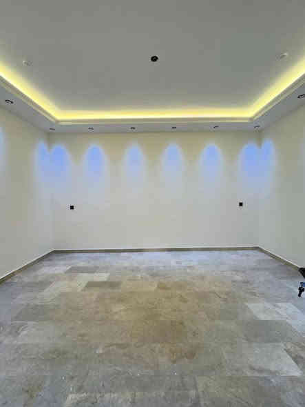 � للبيع  لدى شركة الاستقرار للاستثمارات العقارية 🏠
📍 الموقع: بغداد – السيدية – مربع الضباط – شارع عرض 12 متر

✳️ دار سكني بموقع مميز جدا ✳️
بمساحة 120 متر واجهة 6 متر وبنزال 20 متر

الدار يتميز بـ:
• بناء حديث درجة اولى
• 3 غرف نوم نظام سويت
• هول حولي واسع + استقبال أنيق
• مطبخ
• واجهة مرمر بتصميم هندسي مميز
• أرضية مرمر فخم
• ديكورات داخلية متكاملة
• ألمنيوم تركي الصنع (سلايد ومفصلي)
• تنفيذ دقيق بمعايير هندسية عالية

✨ الدار جاهز للسكن الفوري ✨

📞 للاستفسار والتواصل:
***********

📍 موقعنا: السيدية – شارع الضباط – قرب دائرة الكهرباء
شركة الاستقرار للاستثمارات العقارية

الاستقرار… ثقة تُبنى … خبرة متطورة
