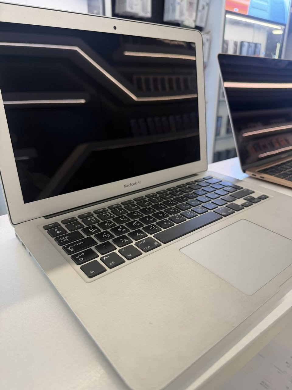 ماك بوك اير قطعتين 
الاول :
اير core i3 لون روز كولد سوبر سلم 
اصدار 2020
رام 8 
Ssd 256 

الثاني:
اير core i5 
رام 8 
ذاكرة 128 
اصدار 2016 
سلم + لد ابل خلفي مضيء 

-
الاجهزة شغالات وبحالة جيدة 
مع ضمان 30 يوم استرجاع في حال وجود اي خلل 

***********
