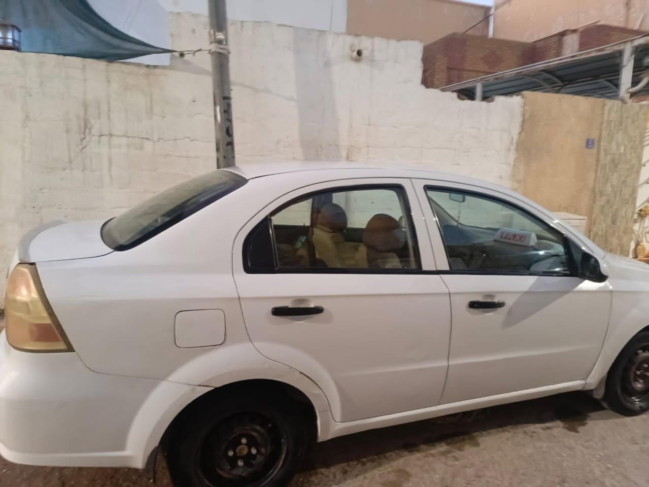 السلام عليكم 
سيارة افيو موديل 11 سيارة شركة عامة خير من الله مكفولة من ضربة وتبديل بية مكانات بية صبغ رقم واسط تحويل ثاني يوم سونار سيارة موجود بصور مكاني مركز الكوت   اتصال/***********
