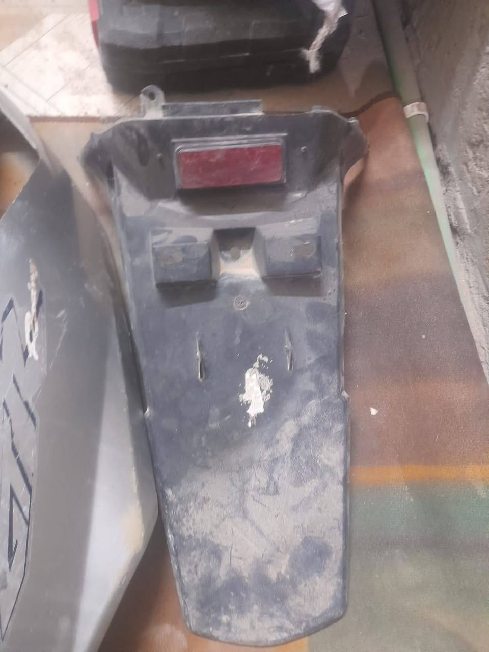 السلام عليكم 
عندي هذني كفرات مستخدم نظيف للبيع 
بغداد الحبيبية الاستكشافات ماكس ثعلب 140 
***********
