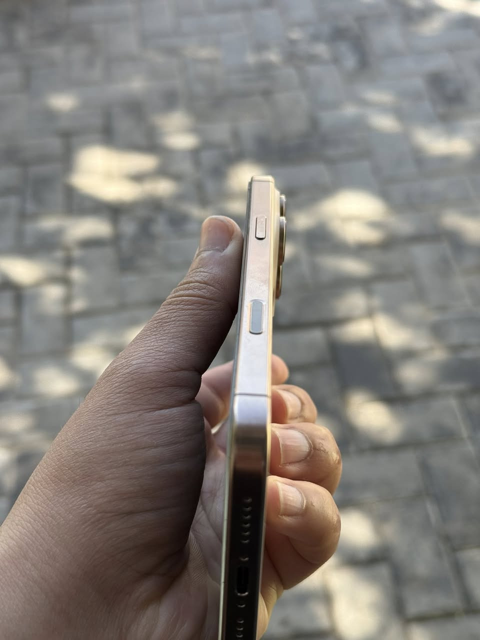 سلام عليكم ايفون 16 برو ماكس
الجهاز نظافته مفولة 
ذاكرتة 256
بطاريته عدد دورات الشحن 288 شحنة
الجهازكفالة مفول 
فقط بي فطر بلكلاس مو بلشاشة الشاشة مماثر عليها
مكاني : بصرة قبلة
للاستفسار:***********
