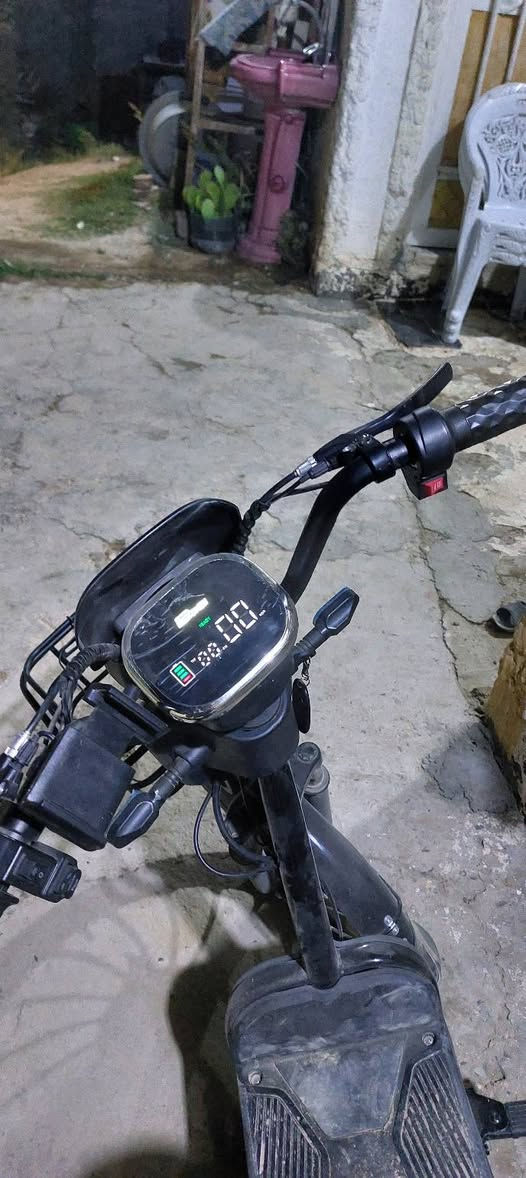 سلام عليكم بايسكل شحن للبيع جديد صارلي ٣ أشهر من ماخذه جديد بطاريات جديد ماصارلي ١٥ يوم من اشتردتهن عقل جديد كلش كامل يمشي عل شحننه الوحده ٢٠ كيلو اني اروح بيه للشغل ولحمد لله  ما وكفني بل شارع يمشي ٦٠ سعره ٤٥٠وبيه مجال للطيبين هذا رقمي*********** بيه اتصال و واتساب
