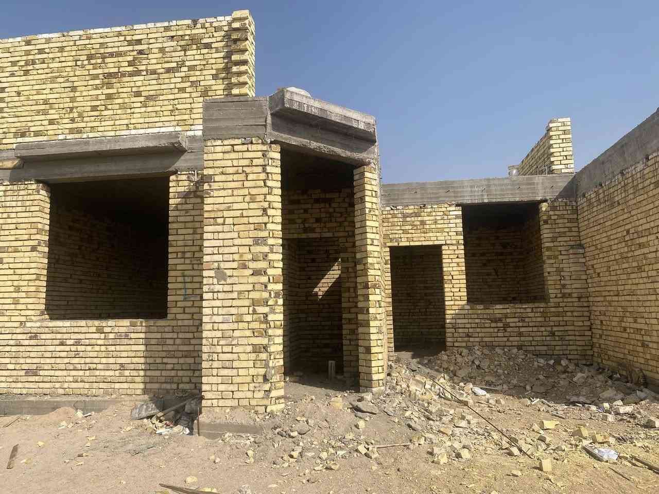 وحده سكنيه في مجمع القلب  السكني طابق واحد  مقابيل المدينه الطبيه
مساحة الوحده 200م  

السعر الكلي 94

مساحة البناء 165

واصل للشركه 27.5 

بيه مبادره. خاص. واصل منه 3 دفعات  

مرحلة البناء. واصل  الى الباخ  

🌴🌴🌴🌴

سعر مع دفعات واصلات والاخلا.  50 مليون بيه مجال  التواصل 

***********.  واتساب فقط
