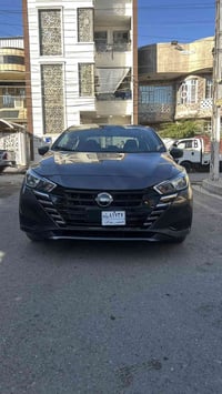 اسلام عليكم نيسان فيرسا موديل 2024  موصفاته سويج مو بصمه سياره S  شاشه...