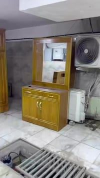 غرفة للبيع ام النفر و٣ بيبان وميز تواليت مثل مال بلصور والفديو الغرفه ...