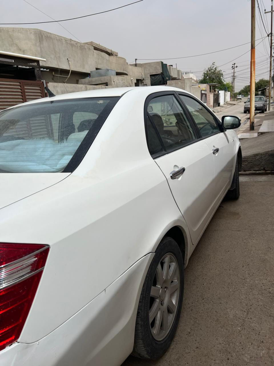 جيلي موبل لل بيع موديل 2013 رقم جديد سنويا جديد رقم كركوك بطاقة بنزين موجود سيارة بسم نة  واشرط  تحويل كير وا محرك وا تبريد ثلج اب شارط كير عادي قطعتين بارد فقط سعر 63 رقم صاحب سيارة *********** Zana Nazm
