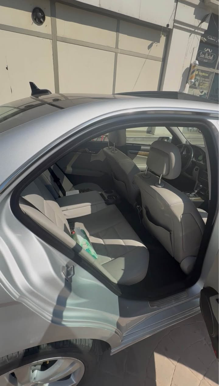 مارسيدس بنز C200 موديل 2011 كلين تايتل
بدون اي ضربة مخزنة من وكالة مارسدس اربيل ماشي 97,000km  حقيقي رقم و هزة و سنوية جديدة فول مواصفات

محرك 1.8 توربو اقتصادي بامتياز

بانوراما - حساسات ٣٦٠ - كراسي كهرباء - وضعيات قيادة ( سبورت ، ايكو ) - بردة كهربائية - اتصال بلوتوث

السعر ١٣٠

*********** أربيل, العراق
