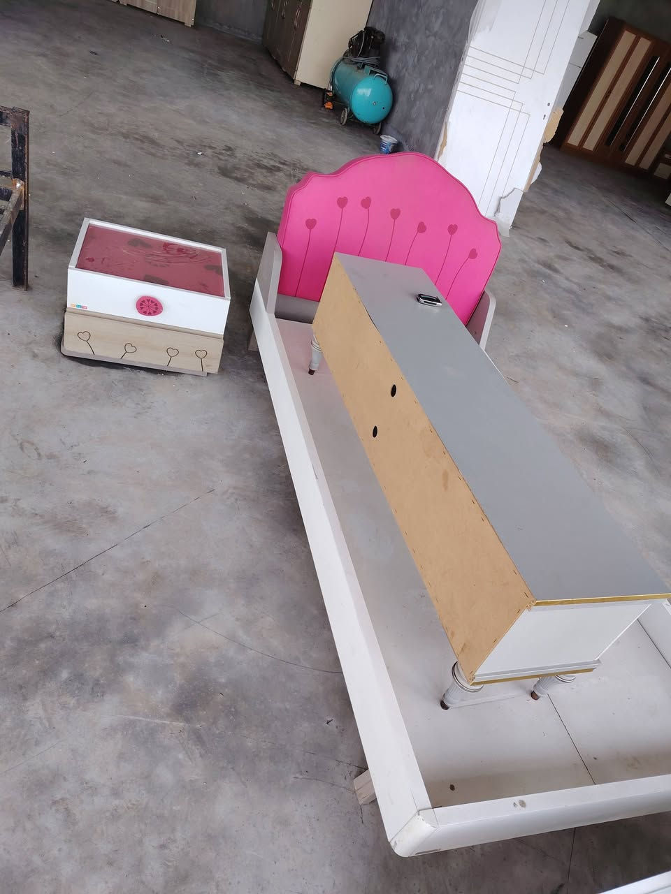 على بركة الله
وصلت وجبه جرابي +ديوان جديد +وجبه مستعمل كلش نضيف
تحطيم الأسعار يمنه  عنوانه المشاهده قرب مدخل المشاهده مقابل معمل الطحين

*********** واتساب

***********
