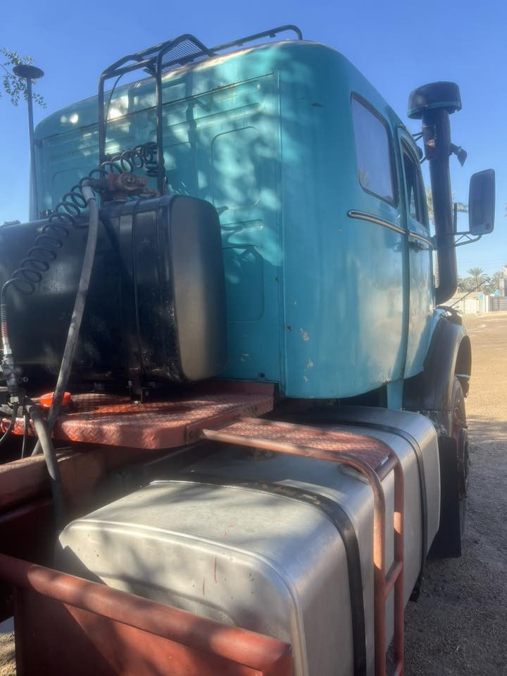 اقجم للبيع موديل ٨٢ بلادي كير 111.  محرك عادي اكسل ١8
قماره بلادي فقط بيها لغد مصبوغ وتبخير البنيد 
الشاصي مكفول من اي شيء المكان بغداد المحموديه
***********
