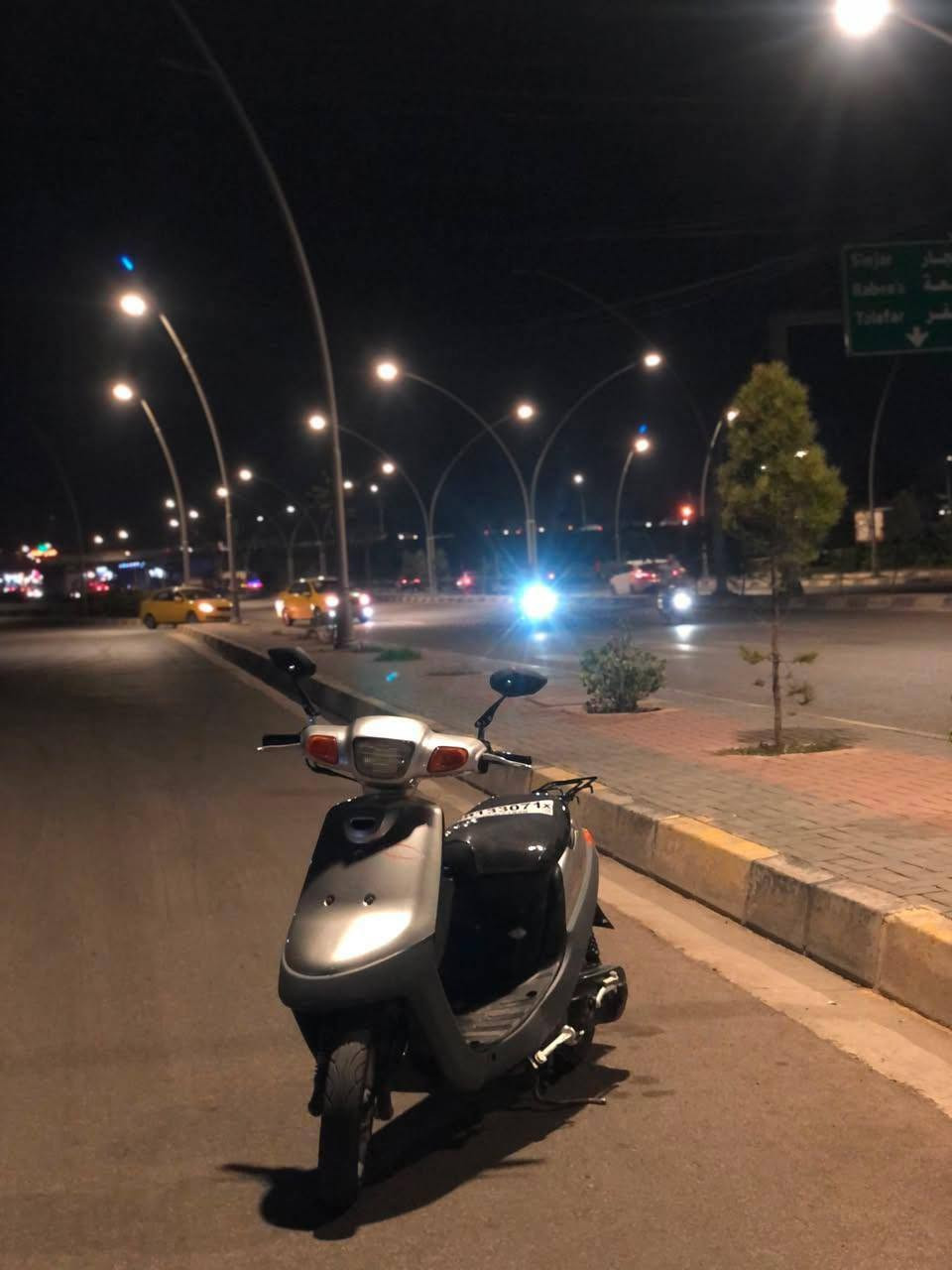 السلام عليكم
ماطور بوتين
ماطور شرط مامفتوح 
ماطور دبل سكريته
باتري جديد اشاير سلف هورن كلو شرط شغال
الماطور كدام العين 
يجي معا الدرع الاصلي 
الماطور تأخذوا شرط ربع ماتصرف عليه غير البانزين 
والدهن 
الماطور الكج مال البانزين شغال 
السعر 420بي مجال للطيبين 
للاستفسار الاتصال على الرقم ***********
