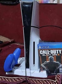 بلي 5 سلم قرص يجي وياه ستاند و يده اصليه بس لون اسود  و تجاريه سماويه ...