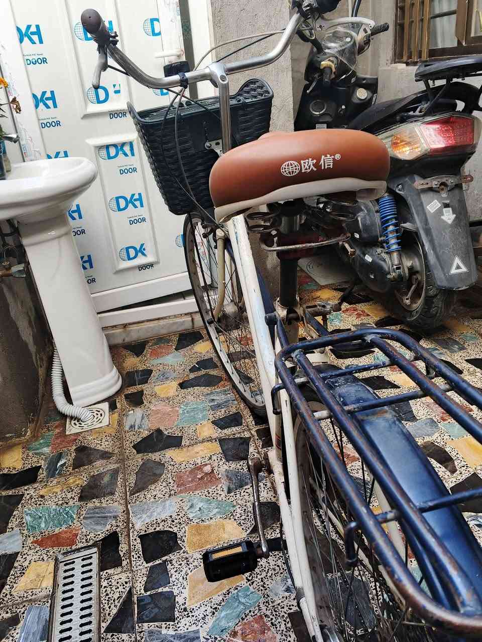 سلام عليكم
بايسكل للبيع ياباني. حجم 27 -6كير وحساس

سعره 75

مكاني بغداد الدوره رقم ***********
